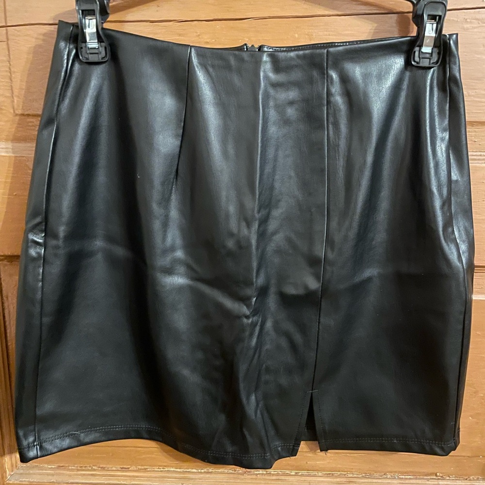 *NWT*MADDEN NYC Black Leather Mini Skirt With Front Slit